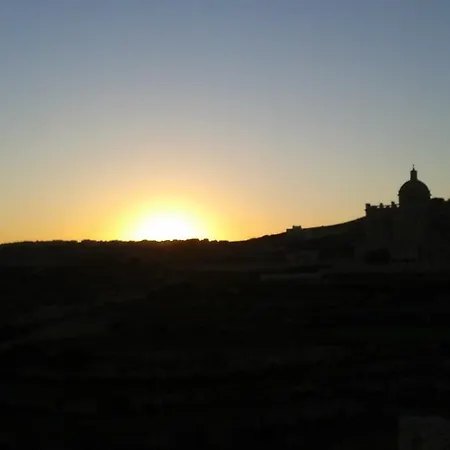 The Lighthouse Bed & Breakfast Għarb